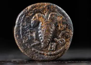 Arqueólogos de Israel encuentran moneda de bronce del año 132 d.C. en Jerusalem