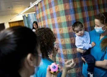 Niño palestino se somete a cirugía cardíaca en Israel sin compañía de sus padres