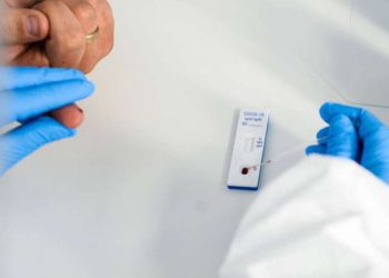 Nuevo método de separación de partículas podría mejorar las pruebas de COVID-19