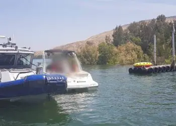 Policía de Israel impide que un barco se hunda en el Kinneret