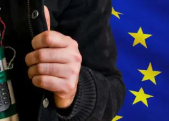 La Unión Europea financia a los “terroristas en traje”