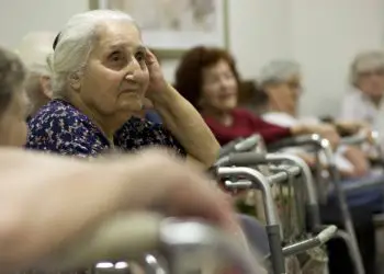 Ancianos con COVID-19 muestran síntomas inusuales