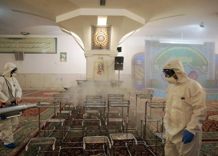 Mezquitas en Irán reanudarán oraciones diarias pese a alto número de casos de coronavirus