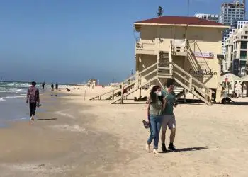 Playas y piscinas de Israel reabrirán el domingo