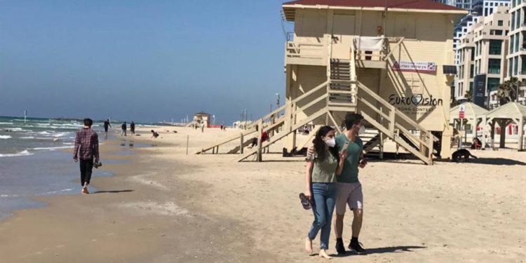Playas y piscinas de Israel reabrirán el domingo
