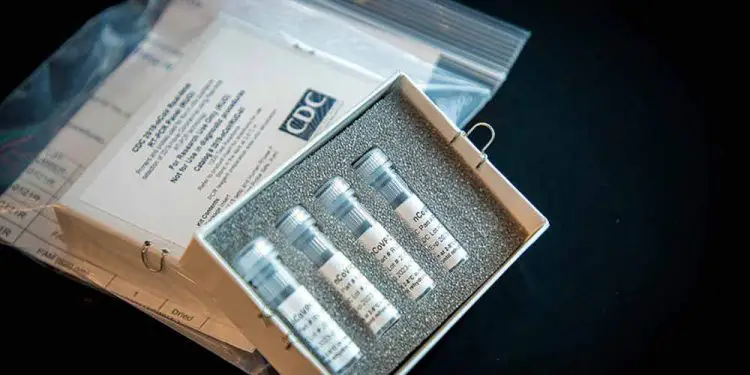 FDA autoriza la primera prueba de coronavirus que analiza muestras de saliva