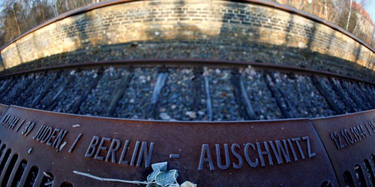 Alemania está alimentando una falsa historia del Holocausto en toda Europa