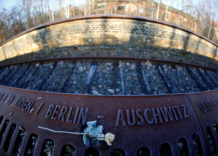 Alemania está alimentando una falsa historia del Holocausto en toda Europa