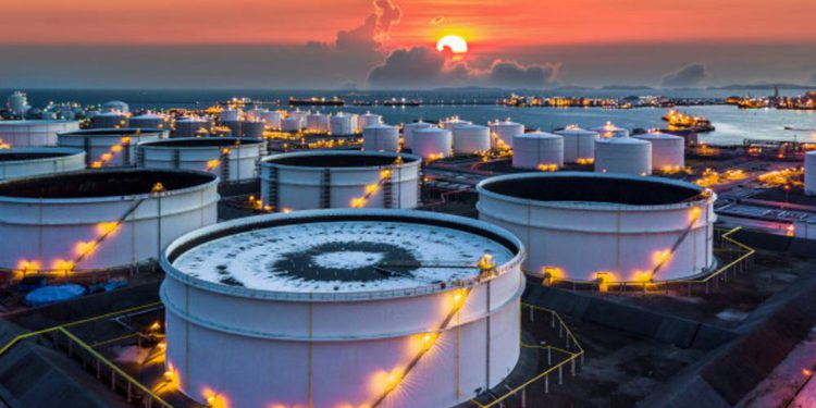 Omán construye la instalación de almacenamiento de petróleo más grande de Medio Oriente