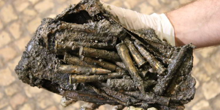Armas jordanas de 1967 encontradas en excavación arqueológica en el Muro Occidental