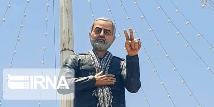 Grupos pro Irán siguen diseñando feas estatuas de Soleimani