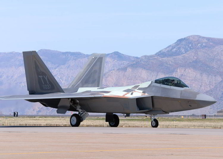 Cazas F-22 Raptor de la Fuerza Aérea de EE. UU. Enfrentan escasez de motores