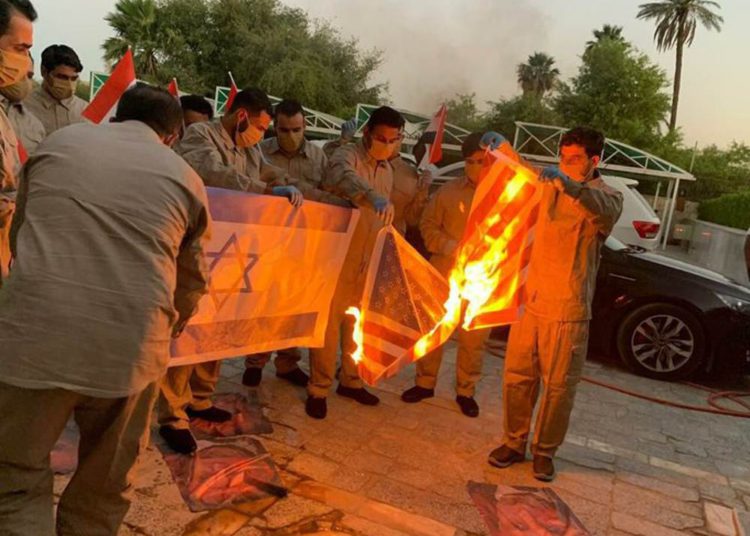 Milicias pro Irán en Irak queman banderas de Israel e imágenes del primer ministro iraquí
