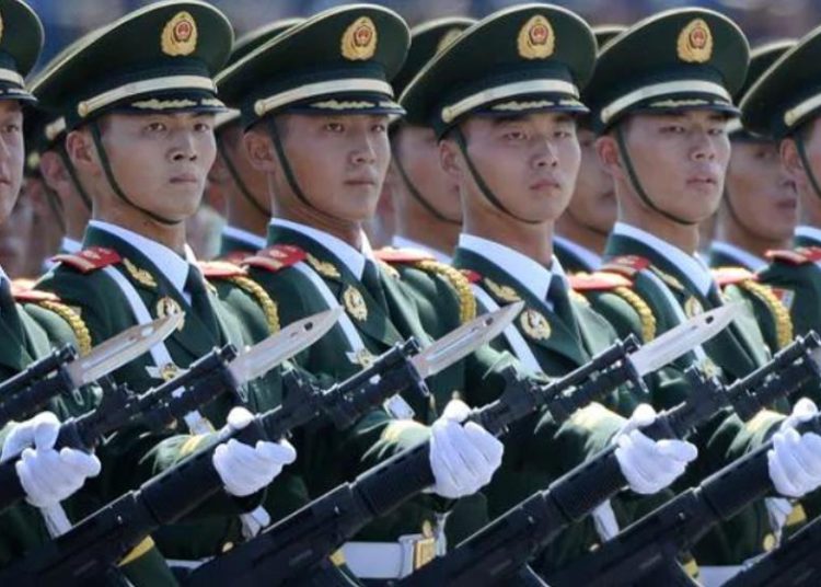 India y China despliegan fuerzas militares a lo largo de sus fronteras