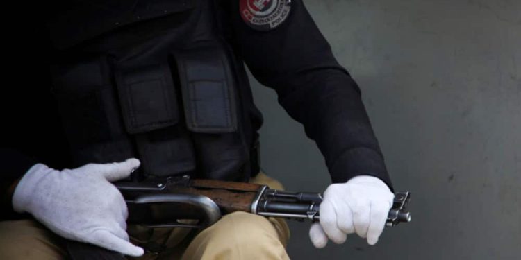 Policía de Pakistán abate a islamista buscado por asesinato de periodista canadiense