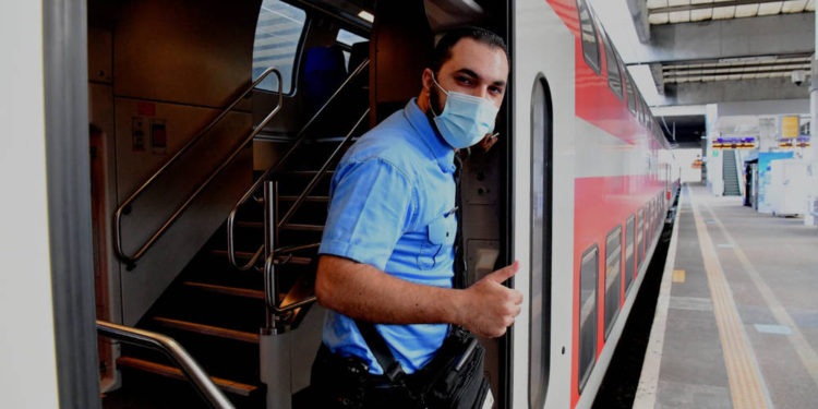 Los trenes de Israel retoman sus recorridos “con prepacución” después de tres meses