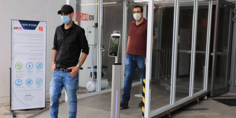 El túnel de desinfección hecho en Israel promete una mayor seguridad para las multitudes