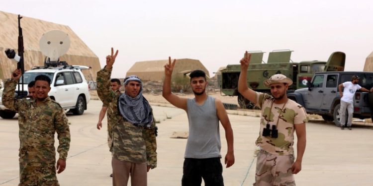 El domingo surgieron rumores de que las fuerzas armadas egipcias se dirigían a la frontera con Libia. Parecía que Egipto tenía que intervenir para ayudar a salvar un contratiempo, junto al Ejército Nacional Libio, apoyado por el país árabe y rechazado por el Gobierno del Acuerdo Nacional, al que Turquía le daba soporte en las afueras de Sirte.