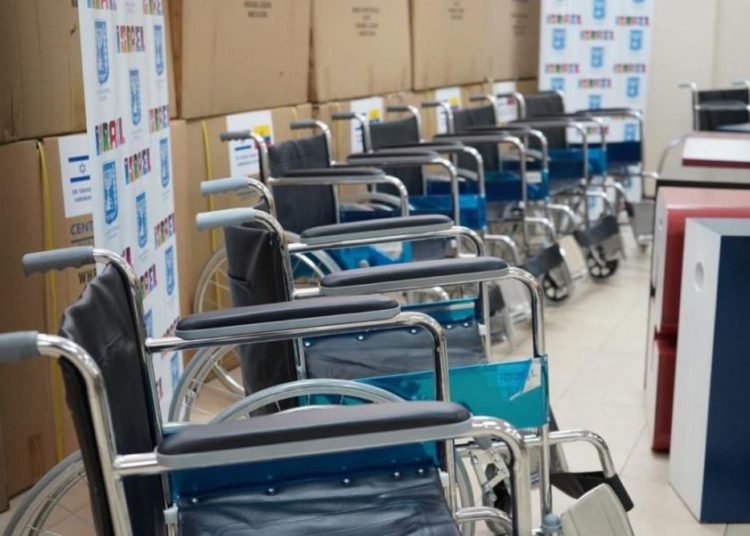 El viernes, Israel donó un cargamento de sillas de ruedas al alcalde de Quito, la capital de Ecuador, una de las naciones latinoamericanas más afectadas por la pandemia de la COVID-19.