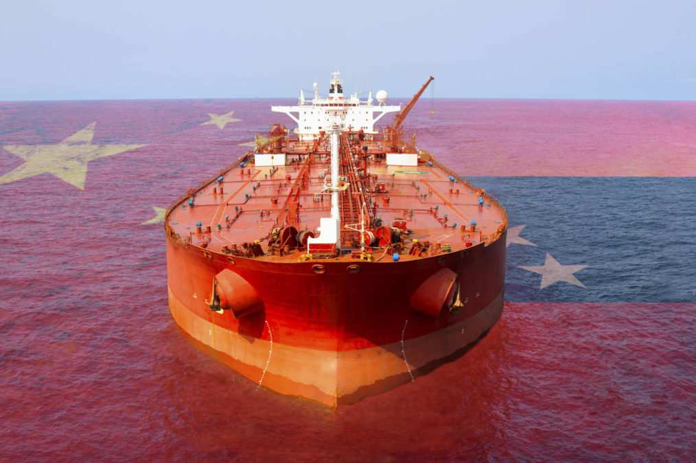 China compra cientos de millones de barriles de petróleo sancionados
