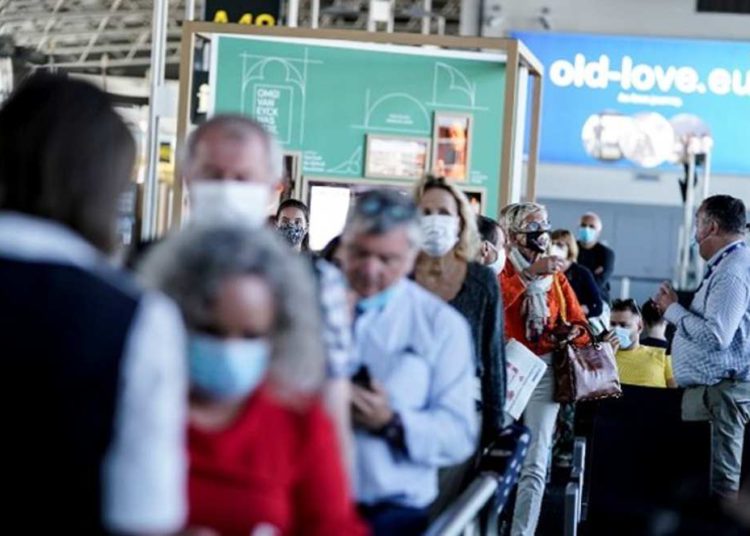 Los países europeos están facilitando algunos controles fronterizos desde el lunes, después de meses de bloqueo por coronavirus, antes de lo que se espera que sea un verano de bajo perfil en la industria turística.