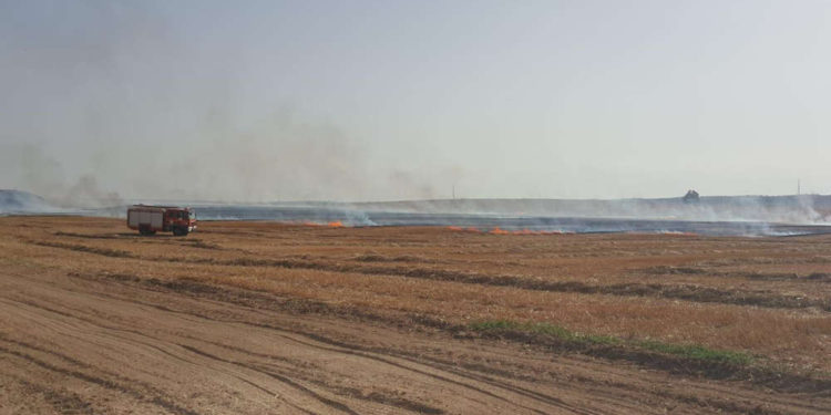 Once incendios en la comunidad fronteriza con Gaza