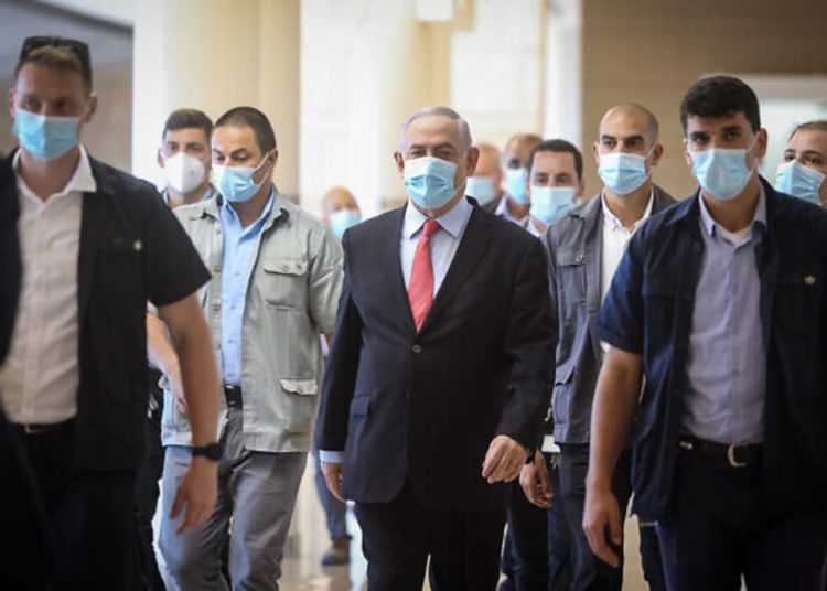 El jueves, el primer ministro, Benjamín Netanyahu, convocó a una reunión a los principales ministros para discutir el continuo aumento de casos de coronavirus y la posibilidad de reimponer algunas medidas para frenar el nuevo brote.