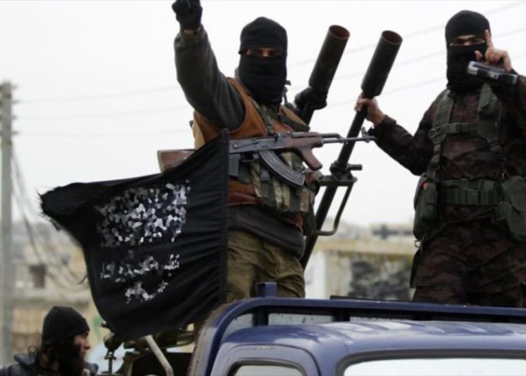 Grupo vinculado a Al-Qaeda en Siria detiene a excomandante que desertó