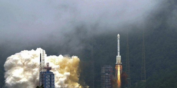 China lanza satélite que servirá como alternativa local al GPS