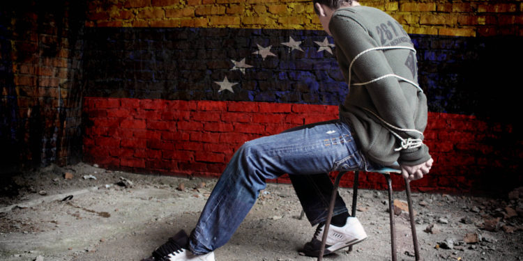 Régimen de Venezuela detiene secretamente a cientos para silenciarlos