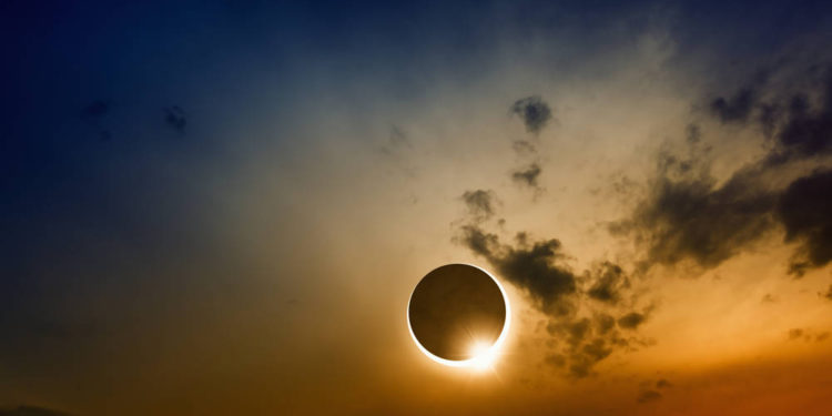 Asombroso eclipse solar sorprenderá a los israelíes alrededor de las 8:25 a.m. del domingo.