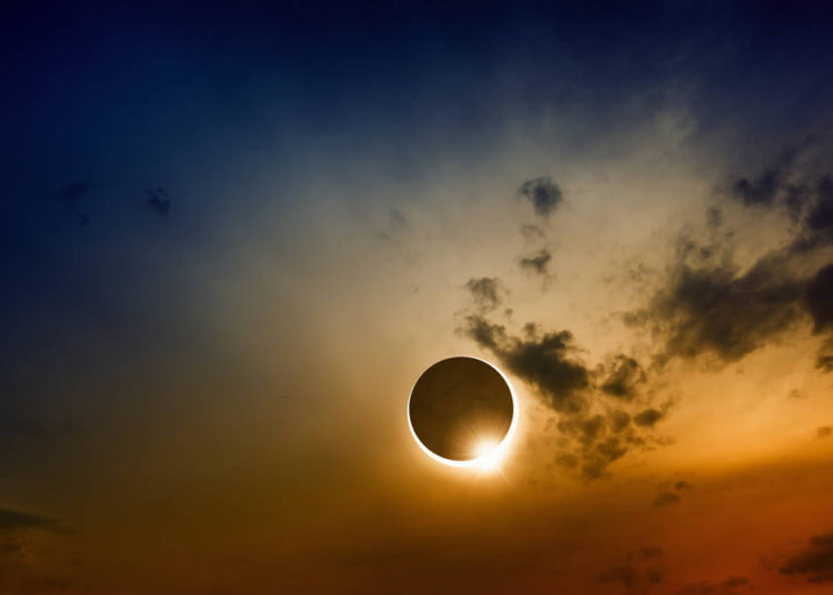 Asombroso eclipse solar sorprenderá a los israelíes alrededor de las 8:25 a.m. del domingo.