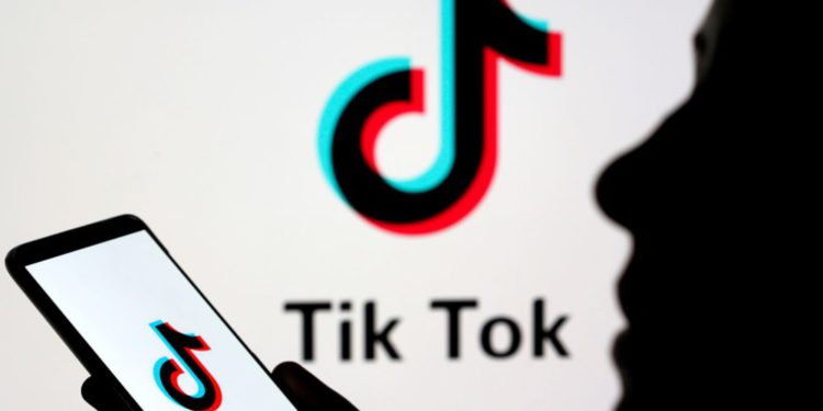 TikTok elimina grupo de videos que se burlaban de las víctimas del Holocausto