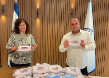 Municipio de Ashkelon envía 2.000 mascarillas reutilizables a la comunidad judía de Baltimore