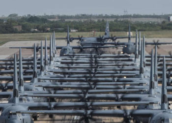 EE.UU. lanzó docenas de C-130 en el mayor ejercicio de “caminata de elefante”