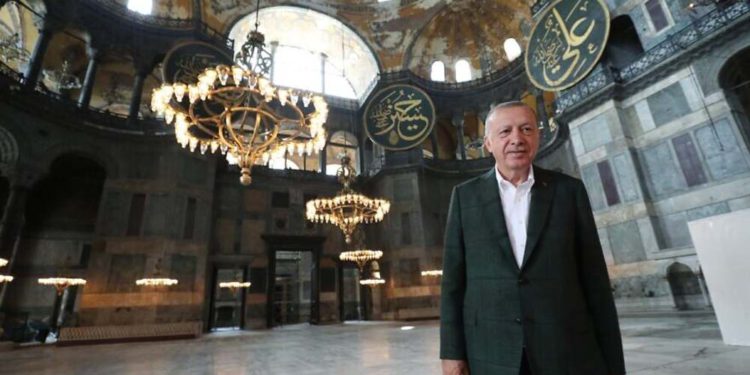 La decisión de Erdogan de convertir a Santa Sofía en una mezquita es un signo de debilidad