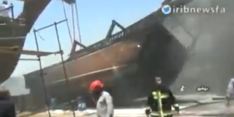 Al menos siete barcos se incendian en puerto de Irán