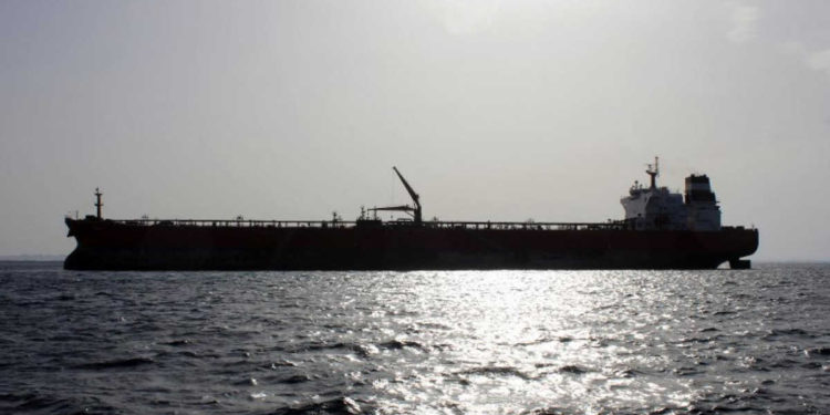 Ministros árabes advierten sobre desastres por derrame de petróleo en el Mar Rojo