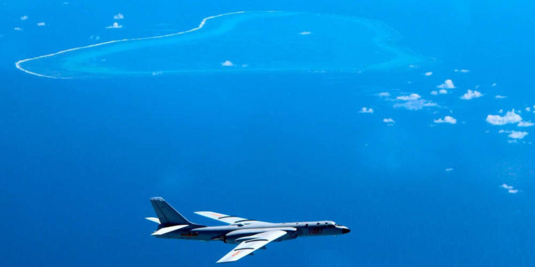Bombarderos chinos de largo alcance se unen a ejercicios sobre el Mar del Sur de China