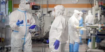 Personal de hospital infectado con coronavirus del aire liberado por ventilador