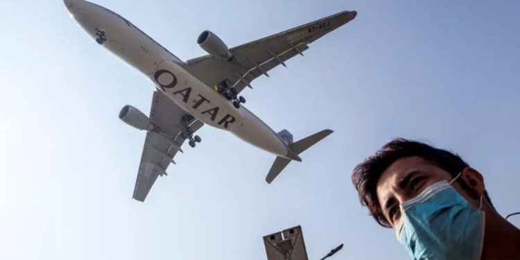 Algunos Estados árabes reanudan el tráfico aéreo pese a la pandemia