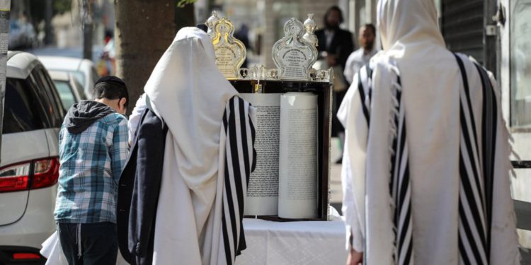 Israel podría aliviar las restricciones en las sinagogas antes de Tisha b'Av