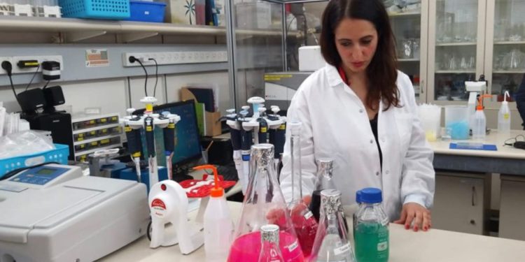 Científicos Israelíes convierten residuos en desinfectante de manos