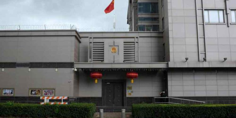 Hombres intentaron abrir la puerta trasera del Consulado chino en Houston
