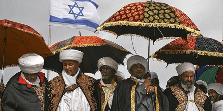 Inmigrantes de Etiopía llegan a Israel pese a la pandemia