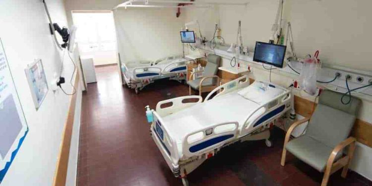 Hospitales israelíes ampliarían instalaciones debido a aumento de casos de coronavirus