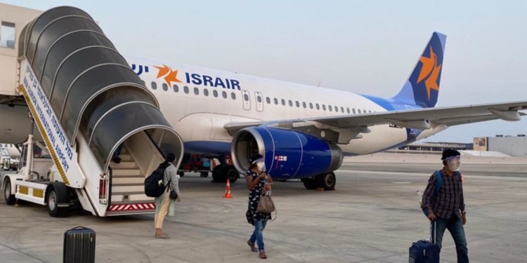 Estudiantes graduados de India regresan a Israel en un vuelo especial
