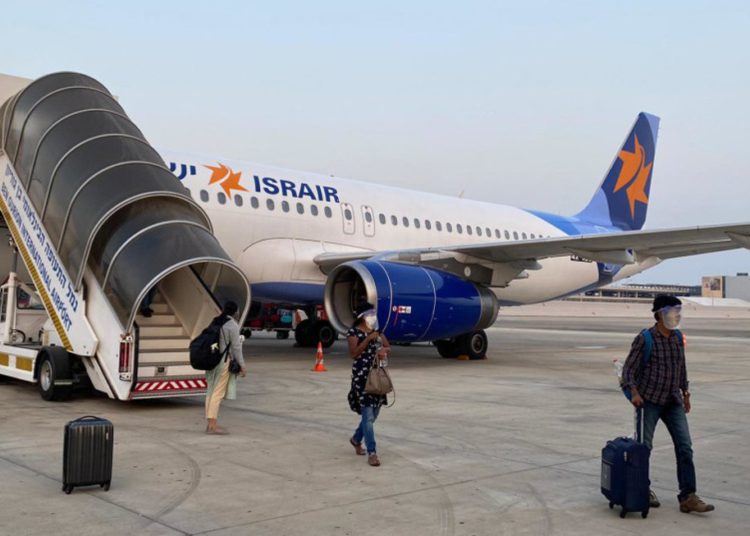 Estudiantes graduados de India regresan a Israel en un vuelo especial