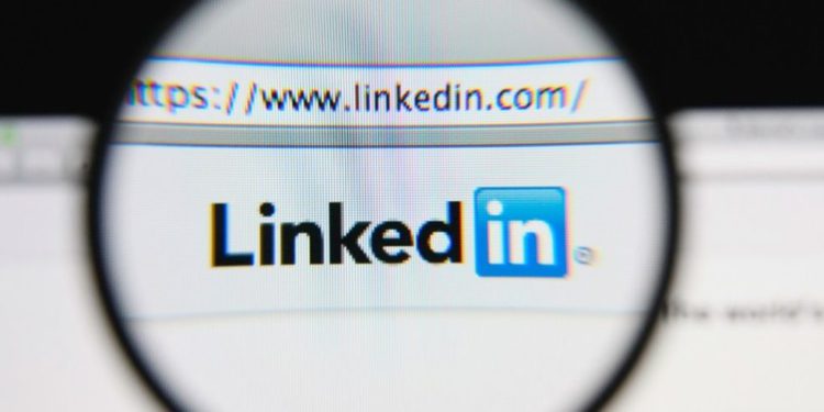 LinkedIn, al igual que TikTok, podría haber sido creado para espiar