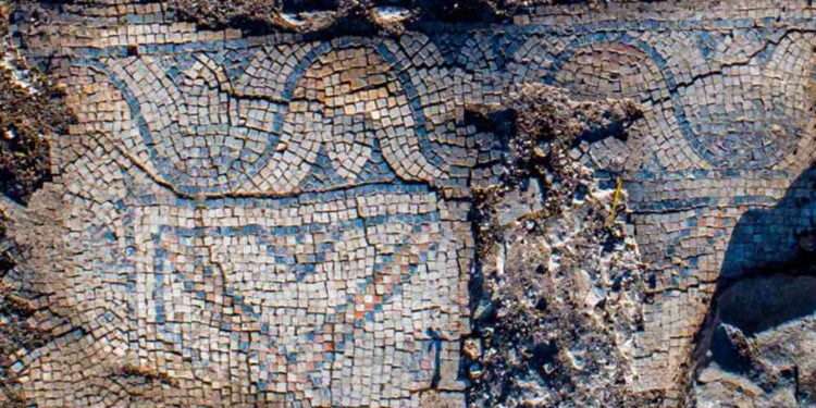Iglesia de 1.300 años de antigüedad con mosaicos de colores descubierta en Galilea